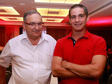 היו"ר בארי בן זאב. גם ההנהלה הגיעה (האתר הרשמי)