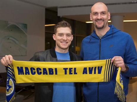 לא אחד מארבעת הישראלים הבכירים? מקל עם טבק