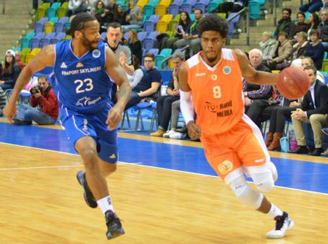 רוצה להוכיח את עצמו. דוסון (Fraport Skyliners)