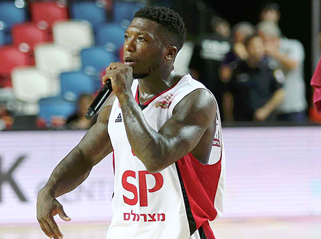 רובינסון מלהיט את הקהל (אלן שיבר)