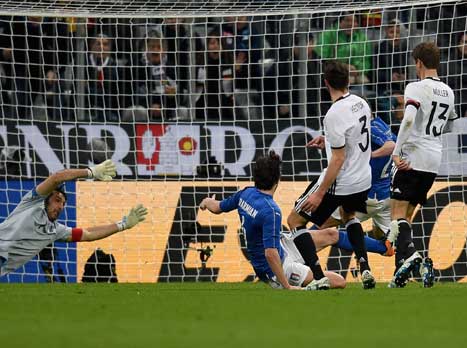 בופון נכנע להקטור לפני היורו (Getty)