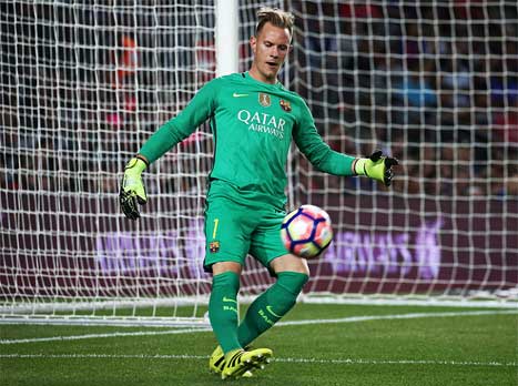 רוצה להיות פליימייקר? טר שטגן עם הכדור (Getty)