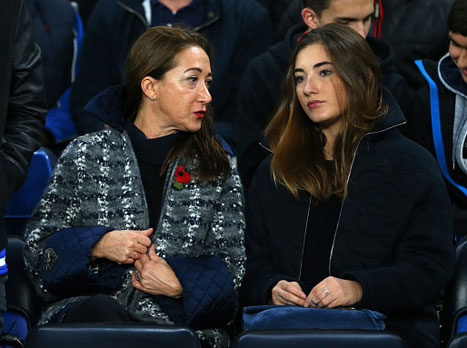 רחוקות ממנו. אשתו (משמאל) ובתו (מימין) (Getty)