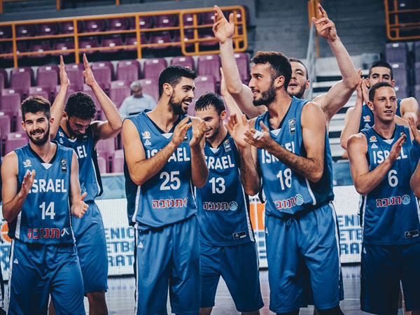 מזכירה את הנבחרות של תחילת העשור הקודם (FIBA)
