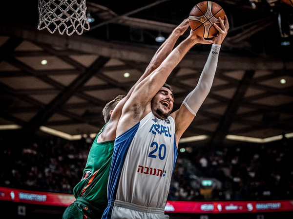 הגבוהים חיכו על הספסל רוב הזמן. זלמנסון (FIBA)