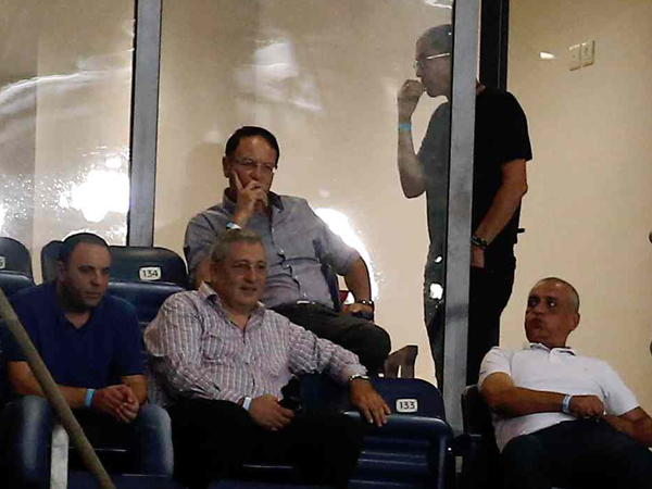 "תלוי בי איפה אשב". כהן