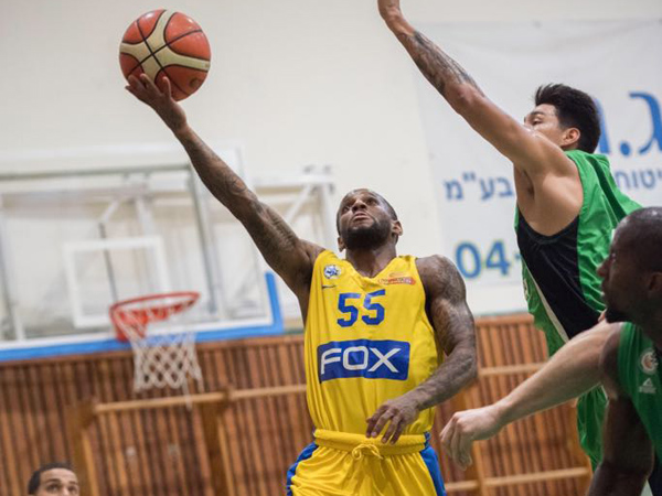 ג'קסון בדרך לסל. מכבי ת"א עם הפנים לכרתים (האתר הרשמי)