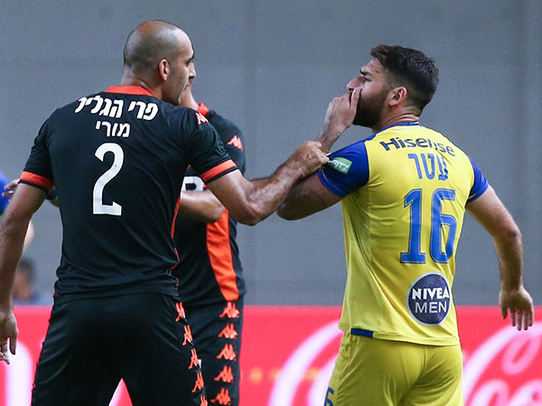 והוא כמובן לא הזניח את כיסוי הפה (דני מרון)