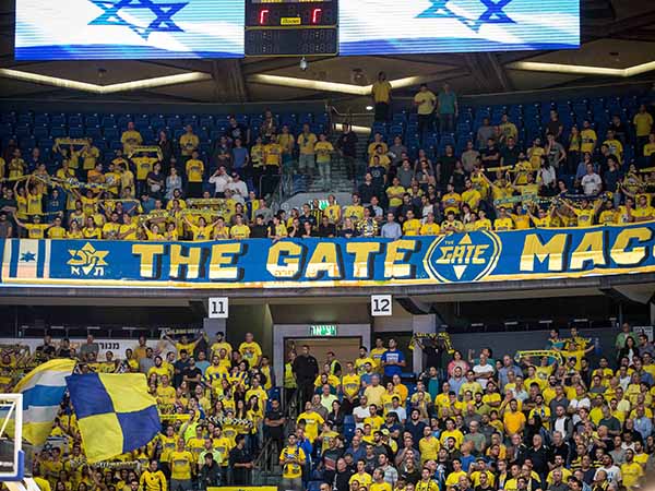 סוף סוף ראו הצגה באירופה. אוהדי מכבי ת"א (עודד קרני)