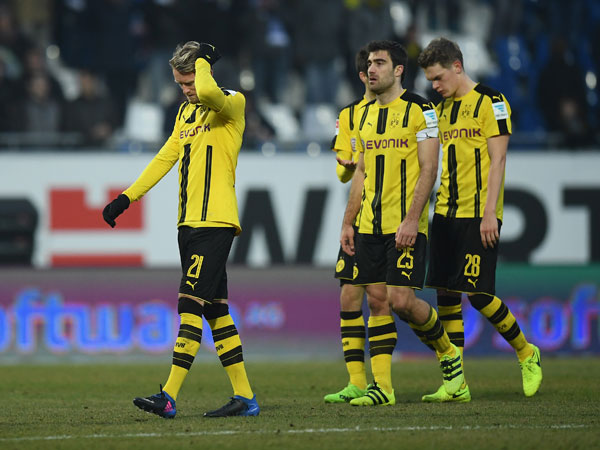 שחקני דורטמונד מאוכזבים בסיום המשחק (Getty)