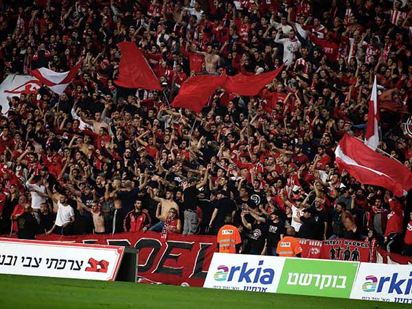 אוהדי הפועל ת"א. נתנו הצגה (אלן שיבר)