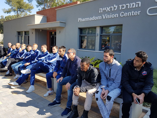 שחקני הפועל חיפה בפעילות הבוקר (צילום: האתר הרשמי של הפועל חיפה)
