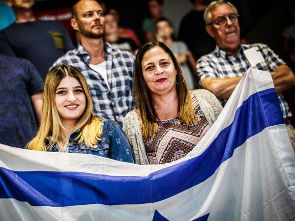ביציע נהנו לכל אורך הערב (באדיבות פיב"א)