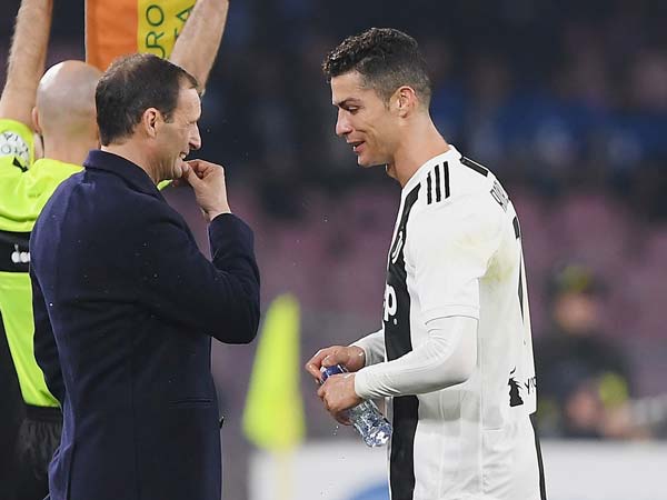 אלגרי עם רונאלדו. מודאג, למרות הניצחון (Photo by Francesco Pecoraro/Getty Images)