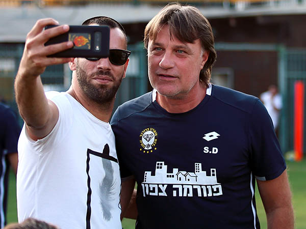 דראפיץ'. "סלובו ושי מאמינים בו" (אלן שיבר)