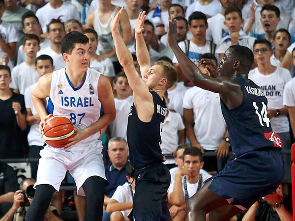 לוינסון עם חטיפה ושלשה ביצע את המהפך (צילום: אלן שיבר)