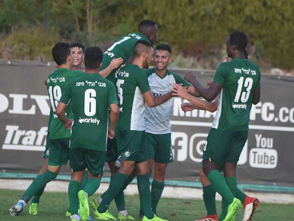 שחקני חיפה חוגגים ניצחון מרשים (האתר הרשמי של מכבי חיפה)