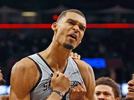 1.1 שנ` לסיום: סל ניצחון לוומבי על הסאנס