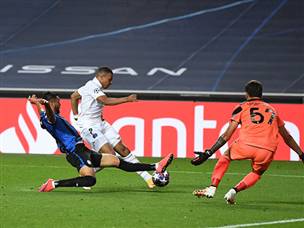 גם אמבפה עלה מהספסל וניסה לחולל שינוי (getty)