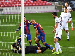 ברייתווייט הבקיע ראשון עם הברך (GETTY)