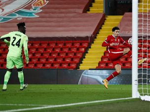 ג'ונס אמר תודה לאוננה (Getty)