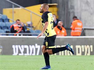 חמש דקות אחרי שעלה מהספסל, המגן הפגיז למשקוף ופנימה (דני מרון)