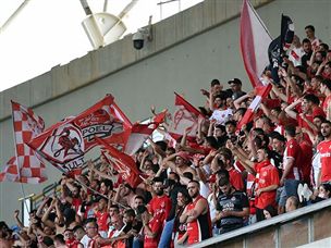 הקהל האדום לא הפסיק לעודד (ברני ארדוב)