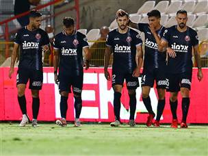 שער בכורה בליגת העל, אוז'בולט חוגג עם חבריו (לירון מולדובן)