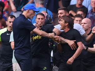 לחיצת יד שהפכה למהומה (GETTY)