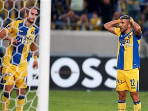 מכבי ת"א תפסה את הראש (צילום: אלן שיבר)