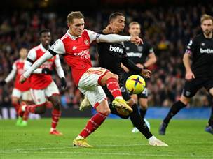 אודגור וארסנל התקשו מול הגנת הפטישים (Justin Setterfield/Getty Images)