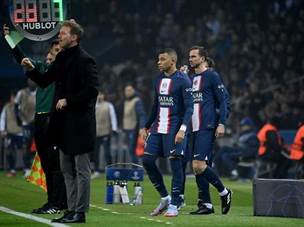 אמבפה עלה לבסוף לדשא (GETTY)