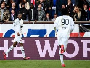 שער נהדר שלו. אקאמבי (GETTY)