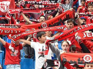 בפעם ה-14 ברציפות: הקהל האדום חוזר מחויך (ברני ארדוב)