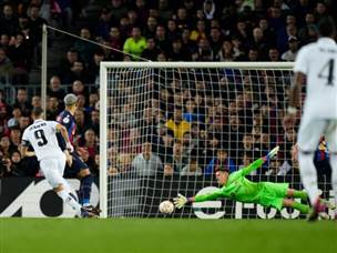 ואז בנזמה הבקיע את השער השני (Getty)