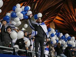 נבחרת ישראל שיחקה בשביל מדינה שלמה (צילום: אודי ציטיאט)