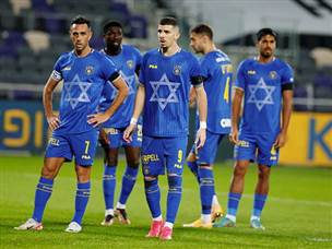 החולצות המיוחדות של שחקני מכבי תל אביב הערב (אלן שיבר)