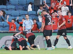 האדומים יצאו מההפסקה מלוע של תותח (קובי אליהו)