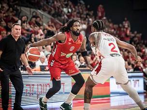 ג`ון הולנד היה אדיר מחוץ לקשת (עודד קרני)