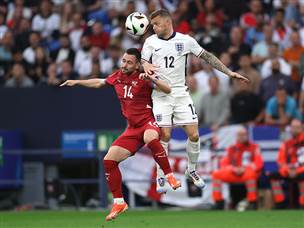 הסרבים מנעו מהאנגלים את המשחק השוטף שלהם (getty)