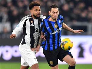 יובה מביטה לעבר ליגת האלופות (GETTY)