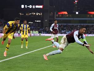 בעקבות פנדל מפוקפק מאוד שקיבלו המארחים (GETTY)