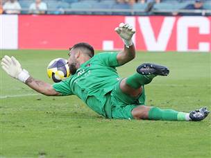 במשחק שכלל מעט הזדמנויות ולא מעט עצירות (אלן שיבר)