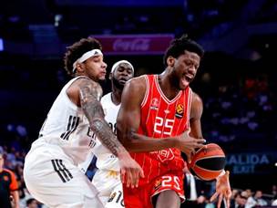 ודן אוטורו בזבז הופעה ענקית על הפסד (GETTY)