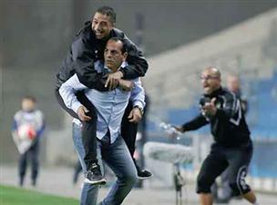 קובי רפואה בטירוף אחרי הניצחון (צילום: אלן שיבר)