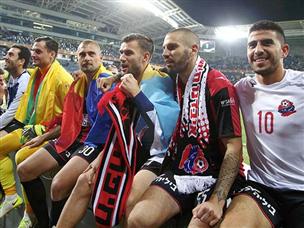 חגיגות גדולות באדום בסיום (אלן שיבר)