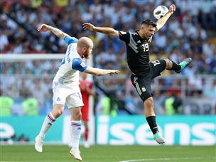 אגוארו היה הראשון לכבוש, עם בעיטה יפה בדקה ה-19 (getty)