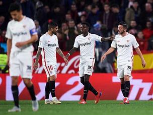 סראביה חוגג עם חבריו את השער הראשון (getty, Aitor Alcalde)