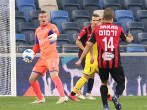 לא הרגיש מאויים מידי. קדוש (יוסי שקל)