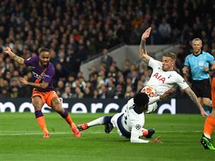 זה התחיל עם אופטימיות לאורחת. רוז נוגע ביד, ה-VAR הבחין זאת (getty, Mike Hewitt)